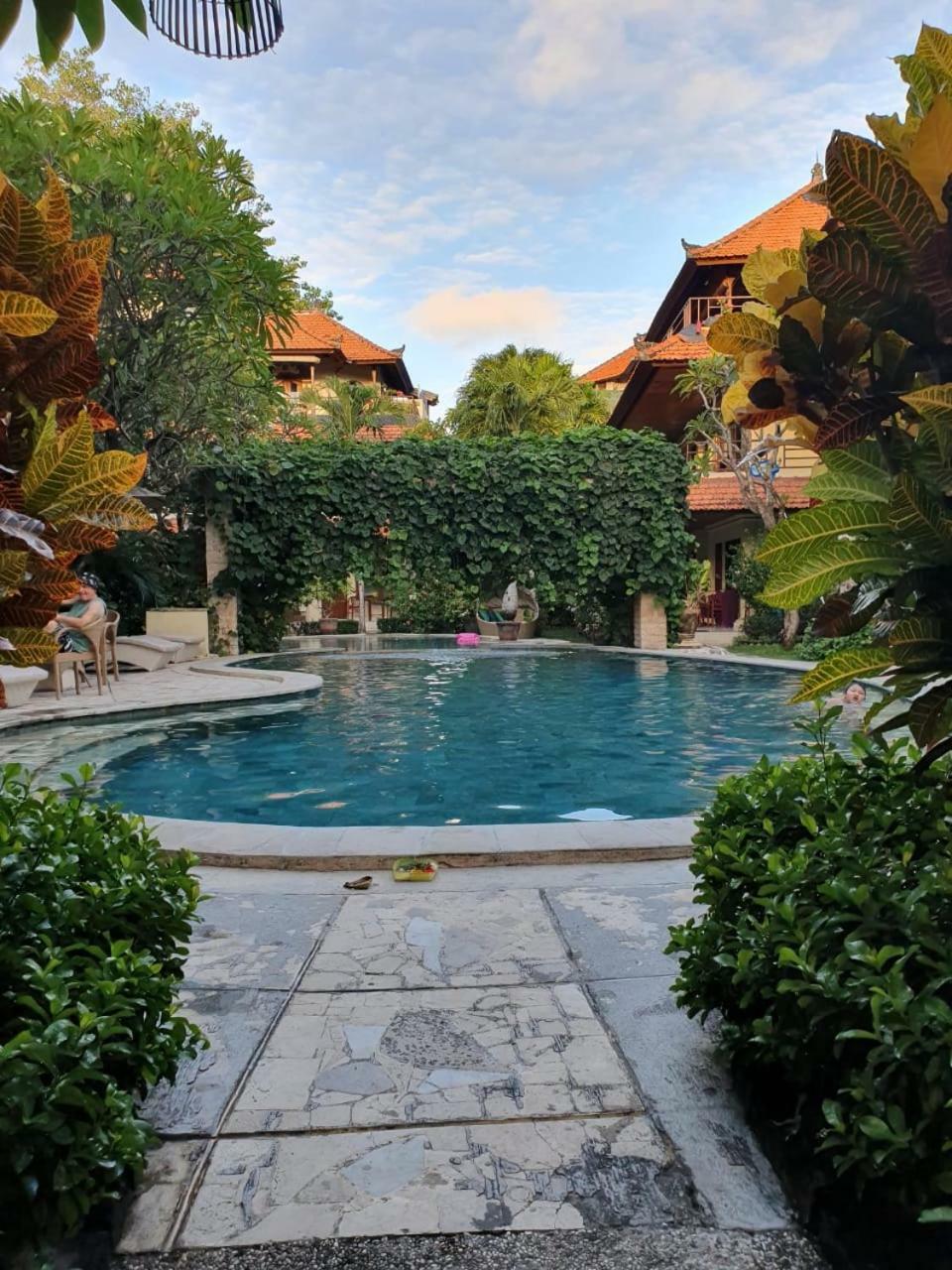 Kusnadi Hotel Legian Eksteriør bilde